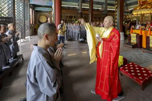 珠海普陀寺方丈明生大和尚,珠海普陀寺首座果慧法师,广益法师作剃度