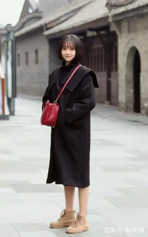 街拍:六款短发小姐姐的日常穿搭,短发女孩子的福利,回头率100%