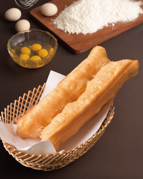 深圳头条 (原创现炸大油条) 色泽金黄,外酥内软,松泡膨大,柔韧有劲