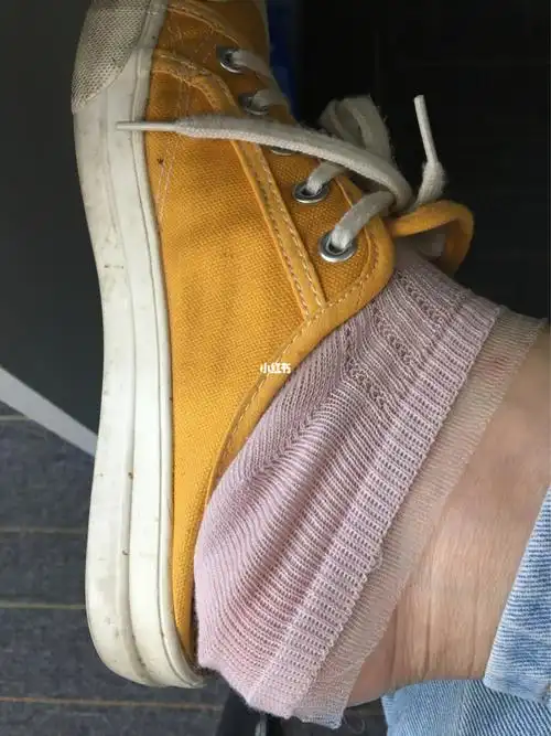 我袜子为什么穿着穿着自己就掉鞋里了