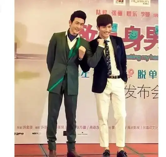 两大型男同台比帅年龄身高演技都不相上下谁更帅气一些