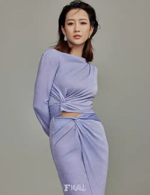 王鸥怀孕生子后再登杂志封面,身姿曼妙宛如少女,超高颜值惹人爱