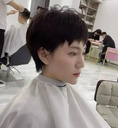 超短发剪什么刘海 狗啃刘海又酷又美_刘海发型 - 美发站