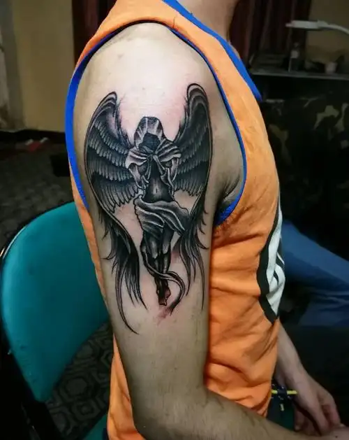 手臂天使纹身图片