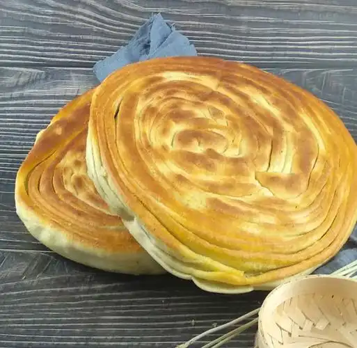 甘肃特产油锅盔平凉美食大饼地方特色小吃零食苦豆白饼子酥馍烧饼1个