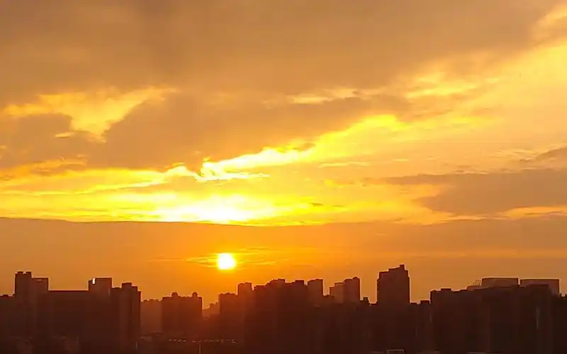 光芒万丈,自是太阳