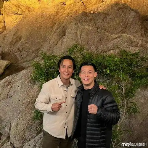 吴彦祖最新合照状态