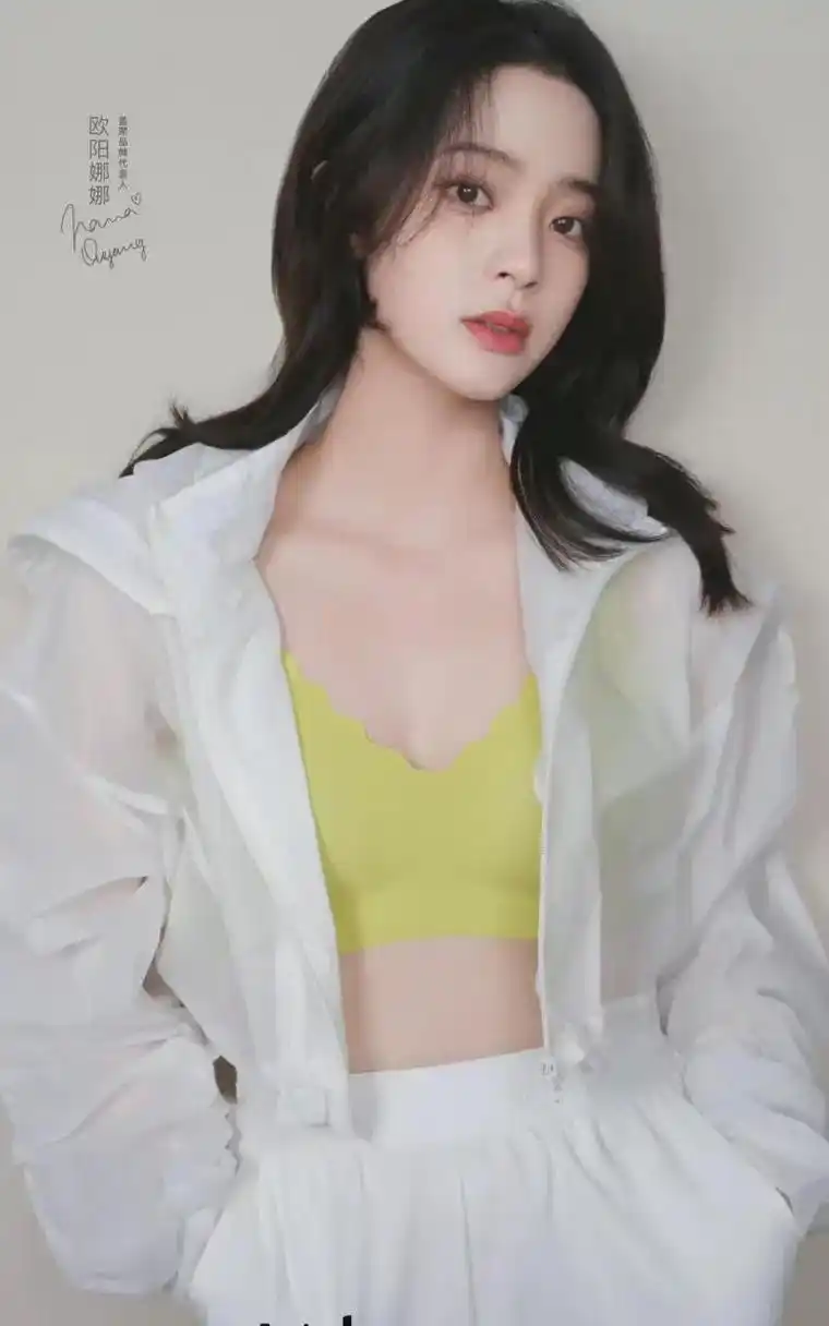 欧阳娜娜广告代言大片,气质独特,性感飘逸