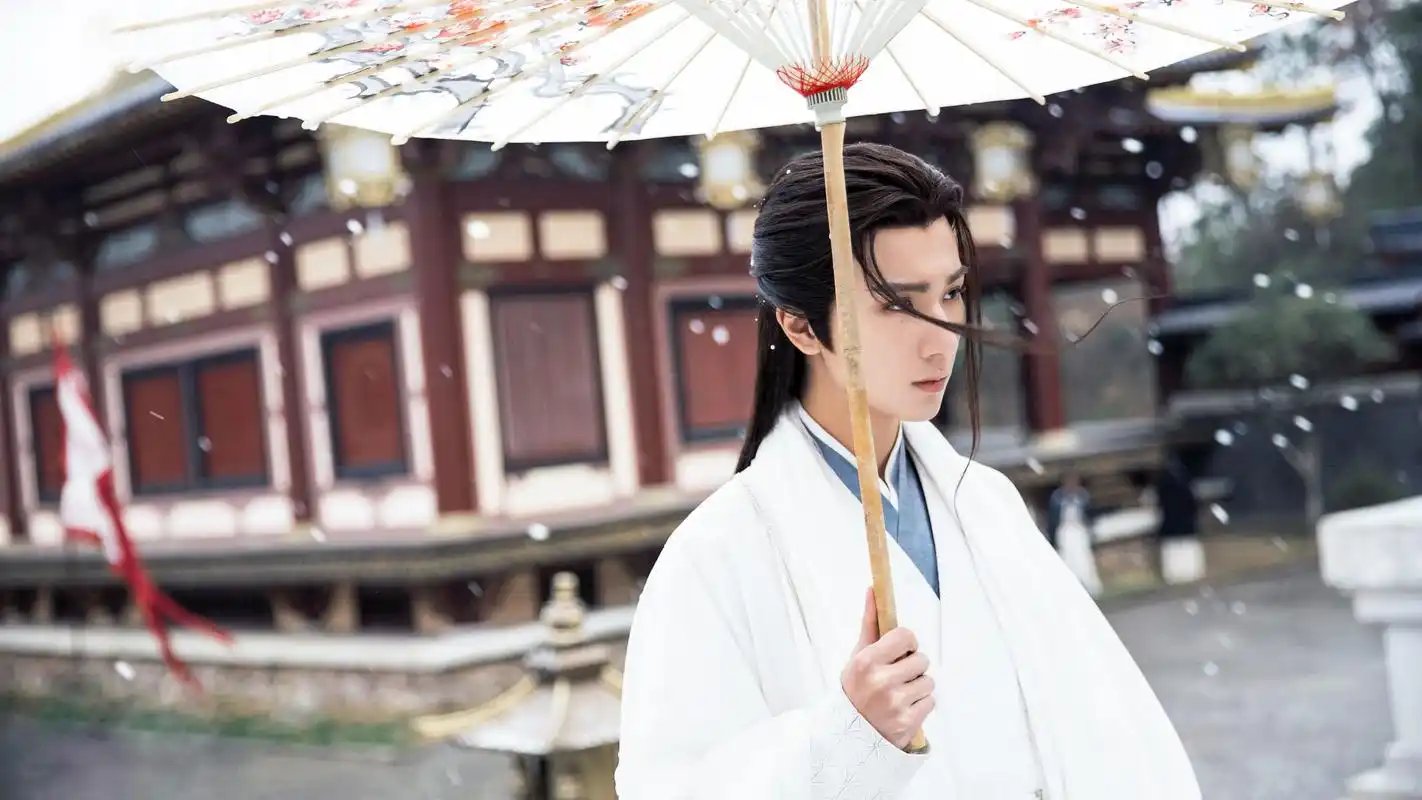 李宏毅武林有侠气白衣撑伞剧照白岳清秀又帅气