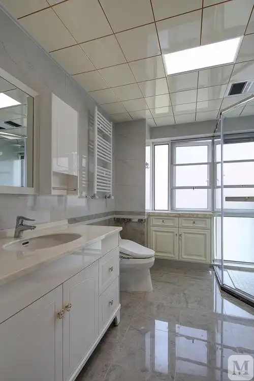 简约卫生间浴缸装修效果图