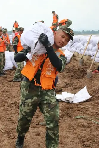 带你走进8691部队特勤连尖刀排的抗洪勇士们