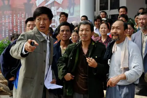 总制片人严从华日前携该剧总导演张绍林,剧中沈浩妻子王晓勤的扮演者