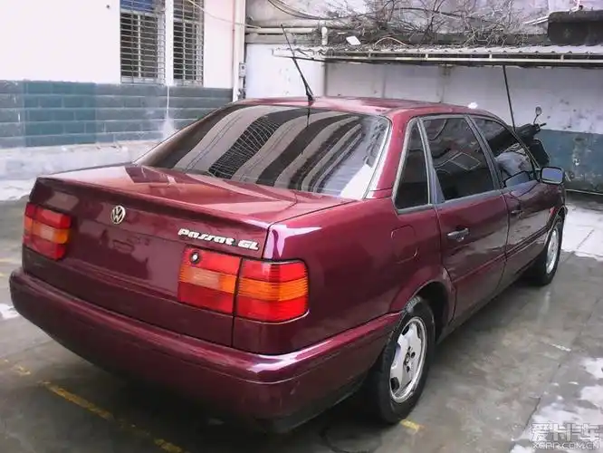 尽情欣赏我的老车,进口帕萨特b4,2.0手动挡.1999年上牌,目前跑了15.