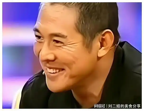 一个坐轮椅,他依旧风光|成龙|李小龙|洪金宝|李连杰|张曼玉_网易订阅