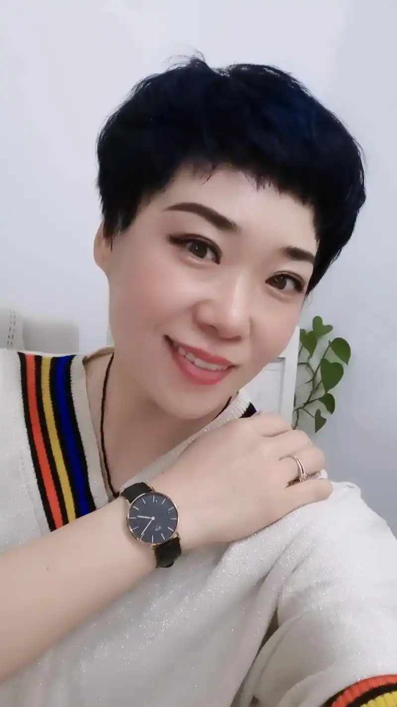 丹尼尔惠灵顿经典之作(dw腕表) #气质比年龄重要微笑比颜值 - 抖音