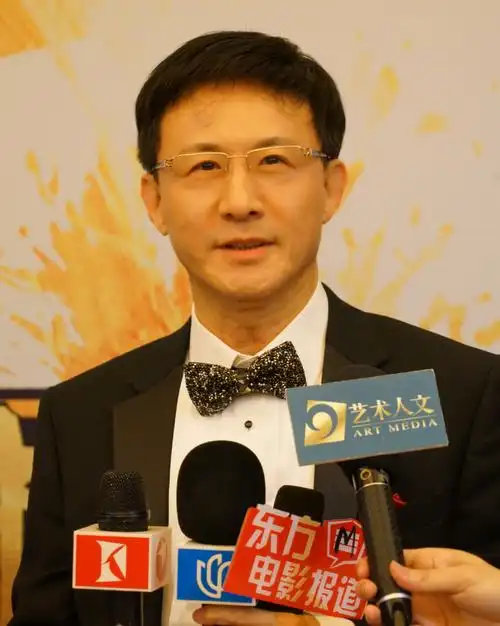 p>言兴朋,男,1953年生于上海,著名京剧表演艺术家,言派艺术的第三代