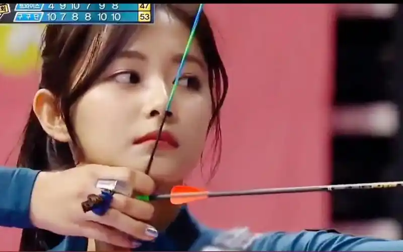 周子瑜射箭锦集:遭了是恋爱的感觉!