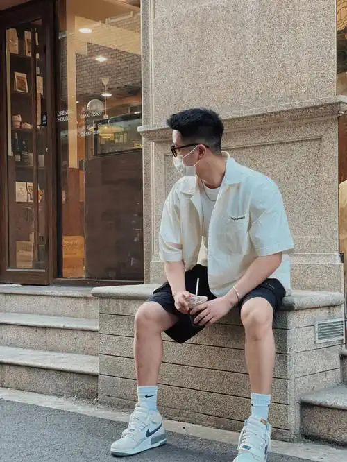ootd男生夏日穿搭冰美式的夏天
