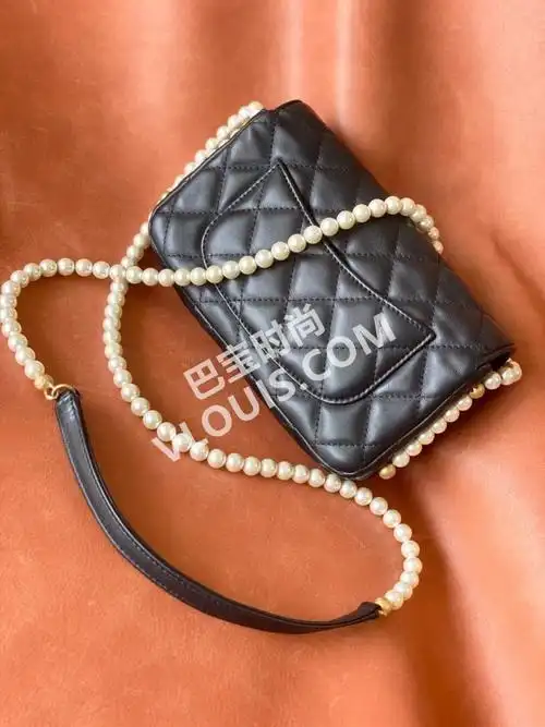 chanel香奈儿 2021ss小珍珠链条woc黑金牛