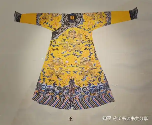 在天子的服饰制度中,除了衮服上的十二章纹外,衮冕上也有十二旒,每一