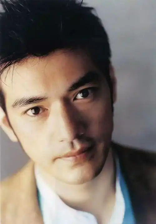 国内男明星30至45岁_中国30到40岁男明星-独家报道