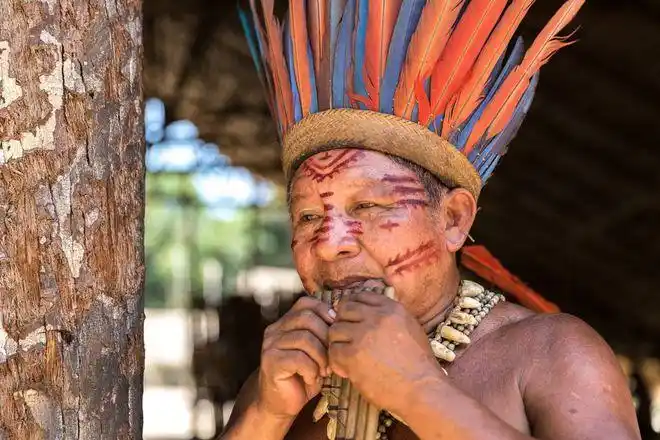 即使是现在,亚马逊巴西地区也仍存在着非常多与世隔绝的部落,不同部落