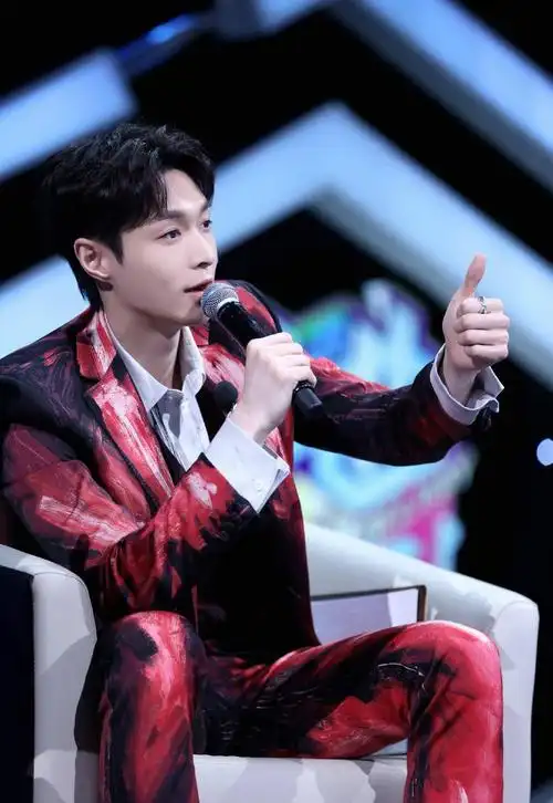 张艺兴《金曲青春》现场高清图释出,彰显热血本色