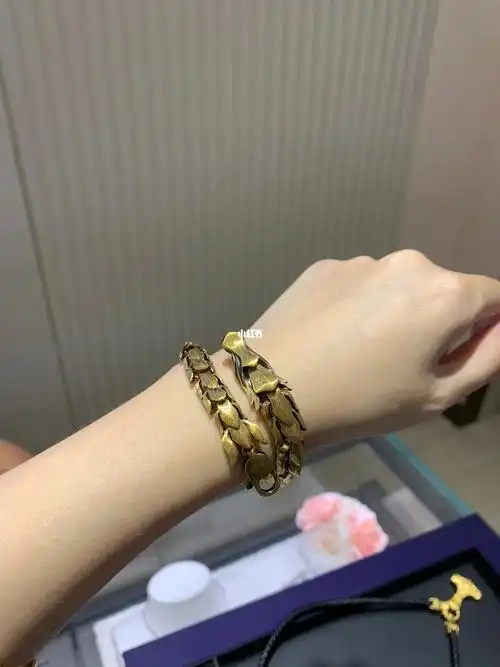 〞手链特别采用黑铑电镀工艺,彰显非凡质感,尽显龙的神勇威武之态.