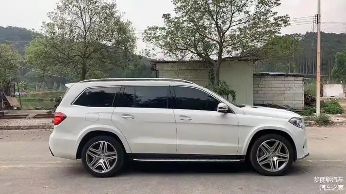 19年奔驰gls350全款268万优雅的外观设计尽显尊贵大气