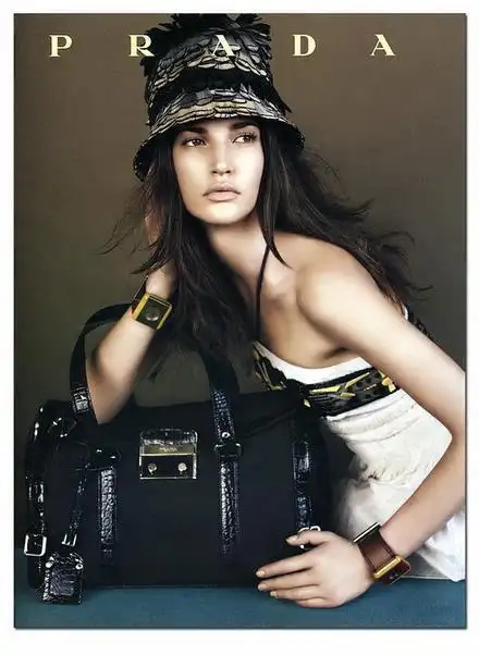 prada经典海报·时尚品牌的奢华