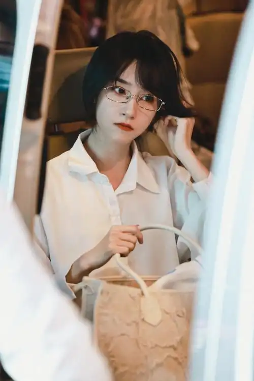 蒋芸超话#准备好了就出发#210920 公演下班哥哥辛苦啦 戴眼镜真的很帅