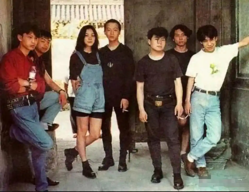 这张照片拍摄于1994年,王菲和窦唯热恋时的合影.