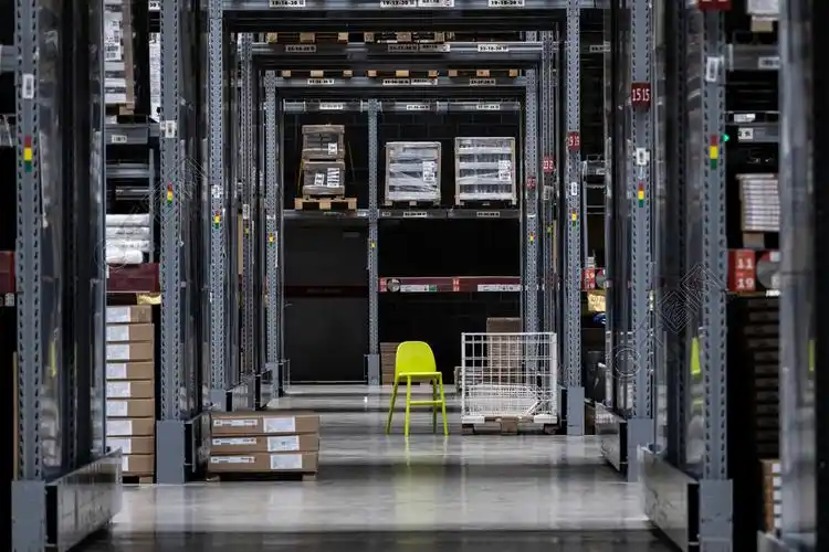 宜家风排列整齐的仓库