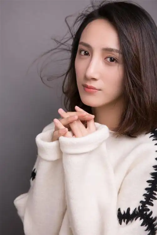 卢茜曝纯美写真 ?清新灵动元气满满