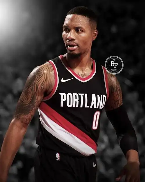 利拉德谈缺阵对球队影响:球队因祸得福 有球员站了出来