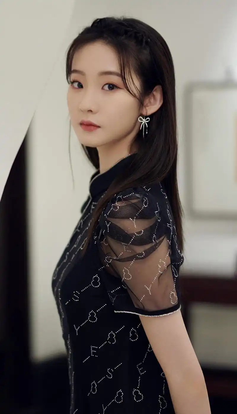 张艺凡美图:青春靓丽,美丽动人