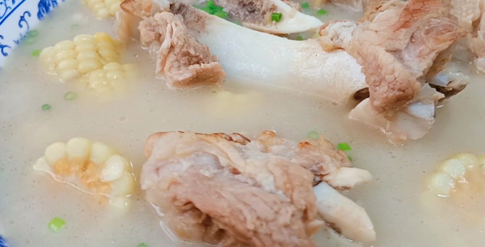 立冬要多炖大骨汤吃教你饭店不外传秘诀骨汤浓白好喝又营养