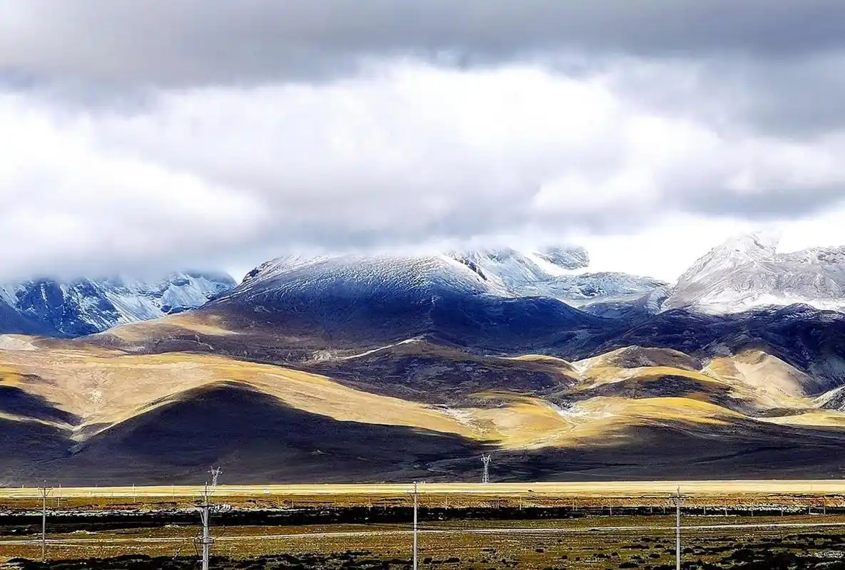 念青唐古拉山观景台打卡 念青唐古拉山观景台,打卡