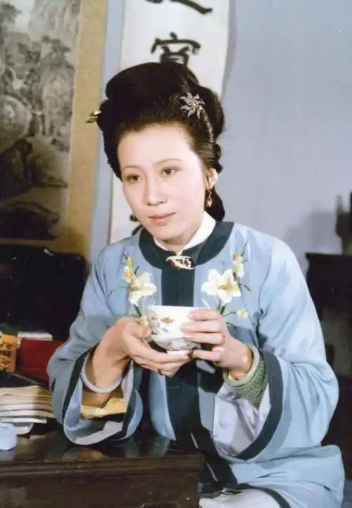 红楼梦中,最心狠手辣的一对母子:赵姨娘和贾环.可悲可恨更可叹_贾宝玉