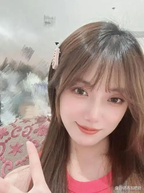 uzi老婆奥咪咪最近遭遇谣言事件,营销声称她的纹身上有前任的名字.