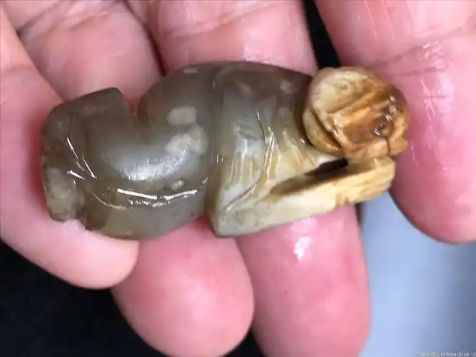 明代玉石小猴子