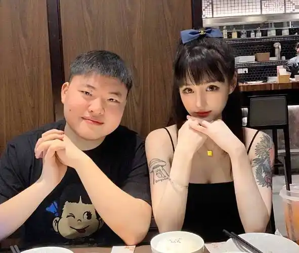 恭喜乌兹奥咪咪修成正果uzi晒出结婚证俩人正式结为夫妻