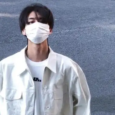 精致干净真人上半身最新男生头像