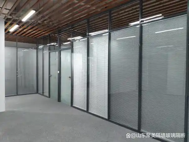办公室玻璃隔断墙可以根据不同的需求进行定制化生产,以满足客户对于