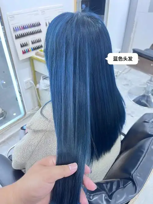 蓝色头发
