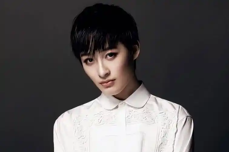 "绵羊音"曾轶可,一位狂妄自大的过气歌手_狮子座_时候_安检