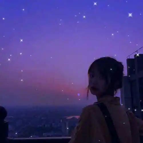 高清可爱真人星空滤镜的女生头像图片