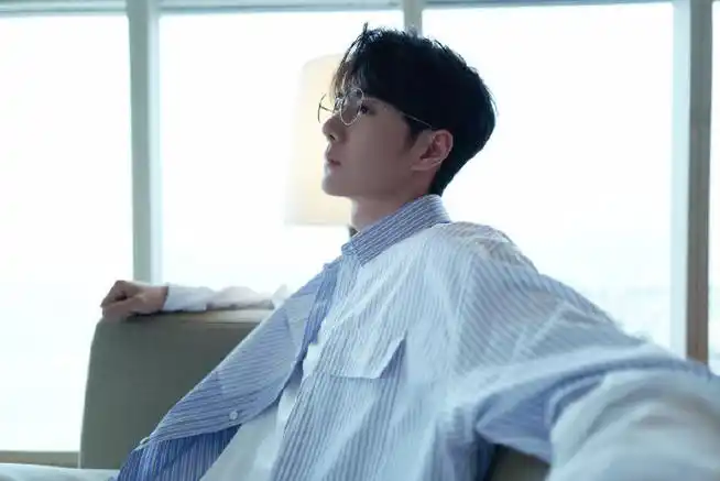 想见你想见你~一博戴眼镜帅呆了~@uniq-王一博#王一博