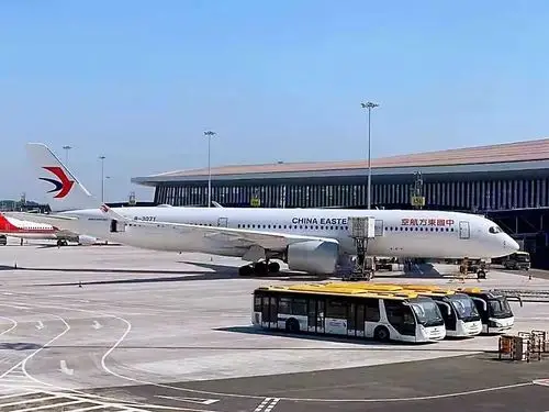 机身编号b-6139,这也是目前全球最大客机中国南方航空,中国东方航空