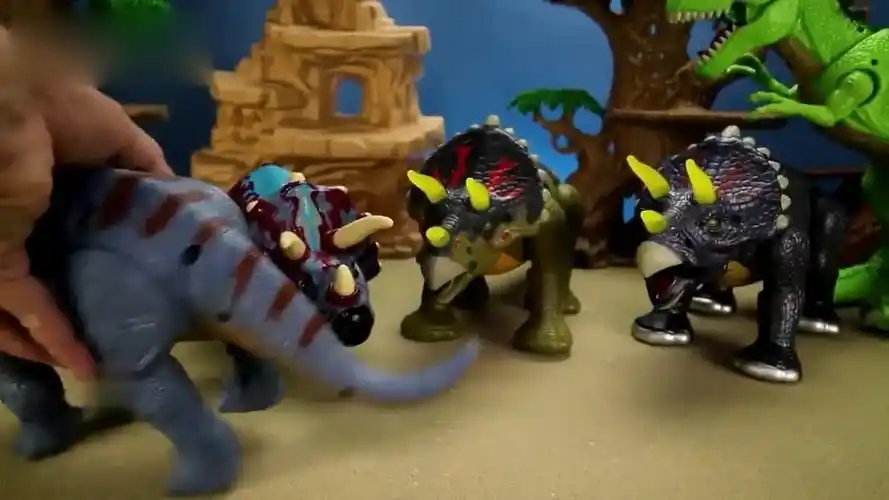 史前巨兽侏罗纪霸王龙大战三角龙